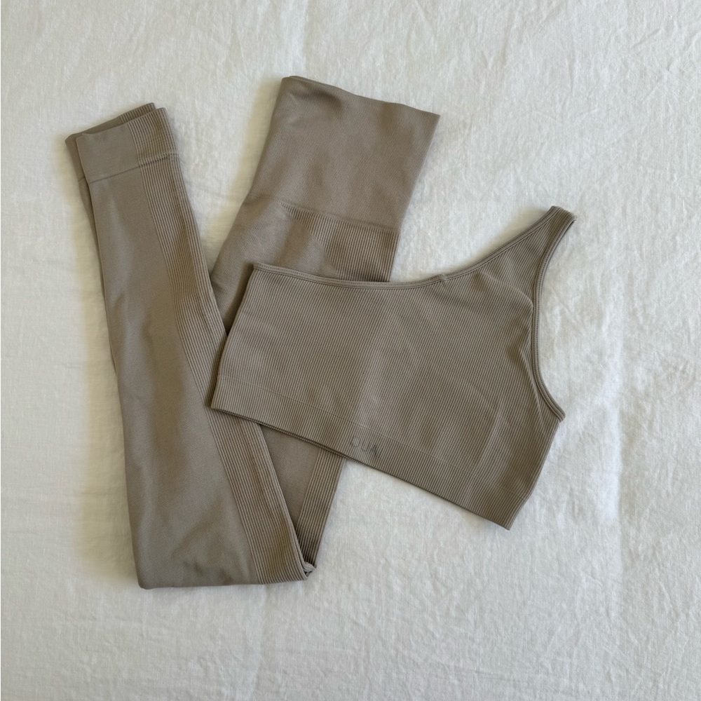 LIKE NEW! SetActive x OUAI Set